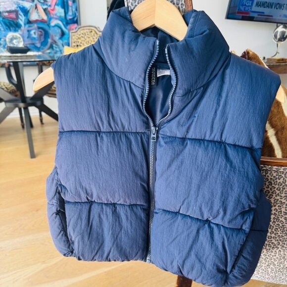Waist level puffer vest. Navy Blue. H&M Hardly worn. - Picture 1 of 4